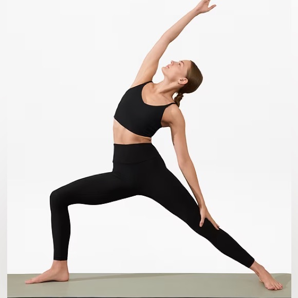 Athleta Pants - Athleta salutation stash pocket 7/8 black rib crop EUC